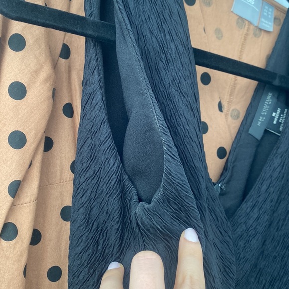 Black gown - Picture 6 of 6